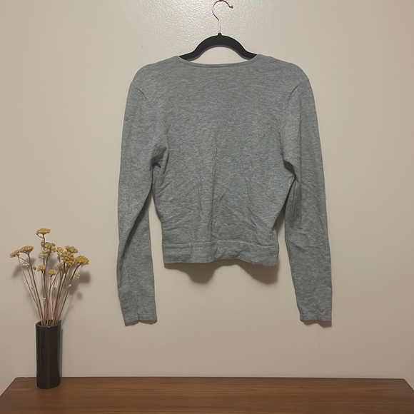Simons Grey V-neck Sweater (Size L) - Picture 2 of 3